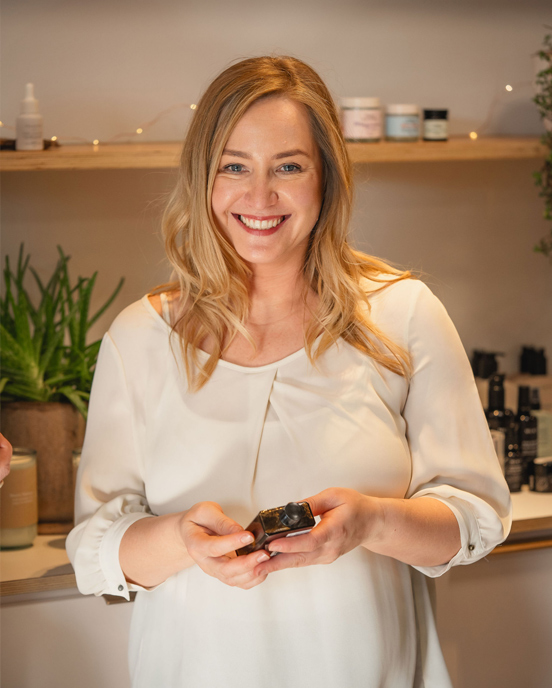 Anneli - skin therapist. Ilu Hub - Natural & Organic Skin Care Products & Makeup